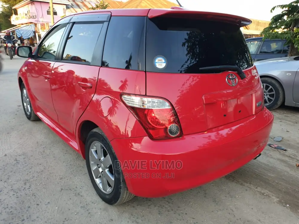 Toyota IST 2006 Red