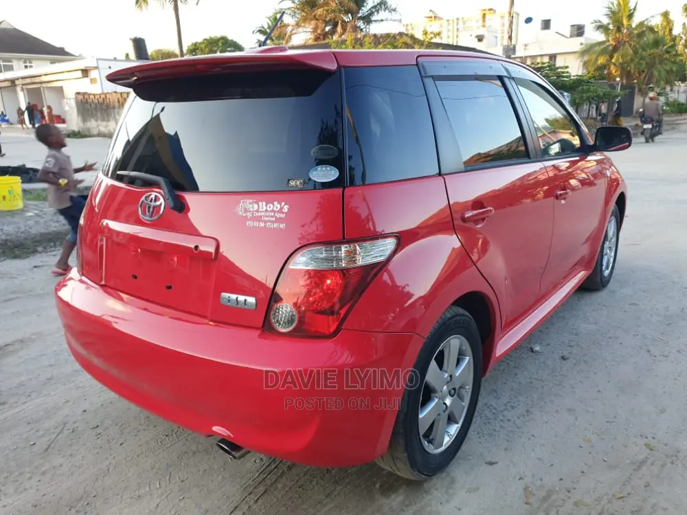 Toyota IST 2006 Red