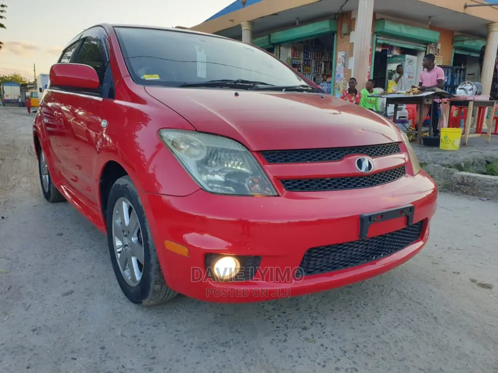 Toyota IST 2006 Red