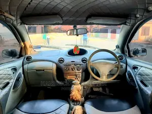Toyota Vitz 2001 White