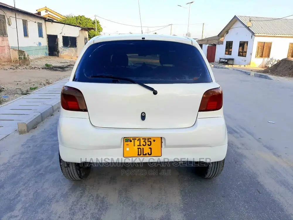Toyota Vitz 2001 White