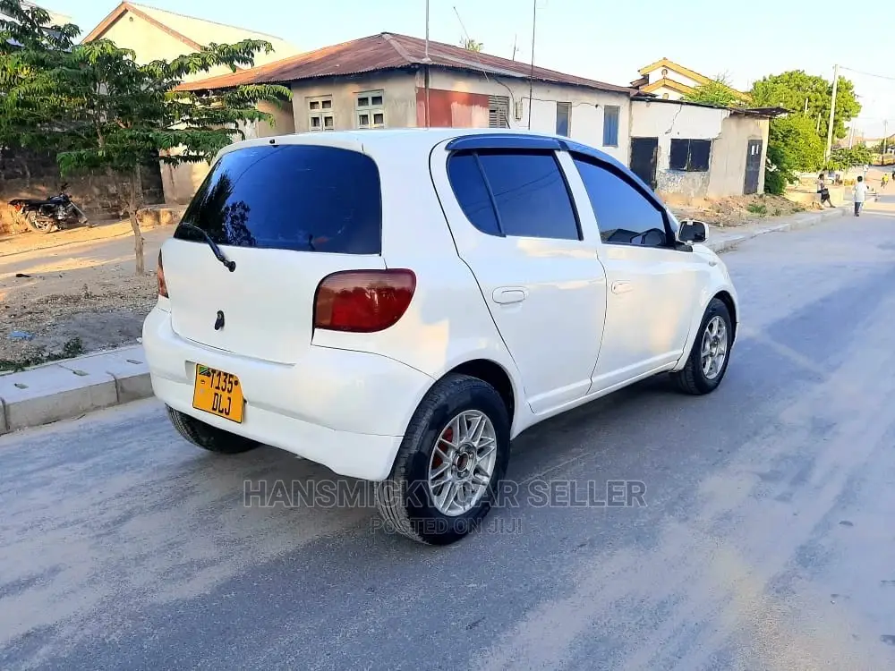 Toyota Vitz 2001 White