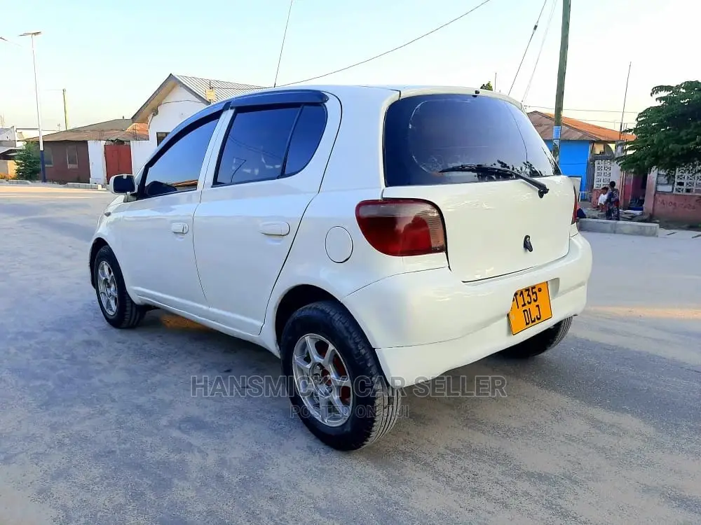 Toyota Vitz 2001 White