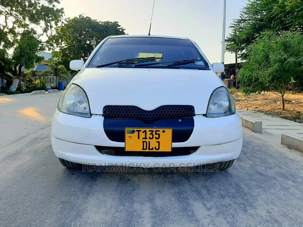 Toyota Vitz 2001 White