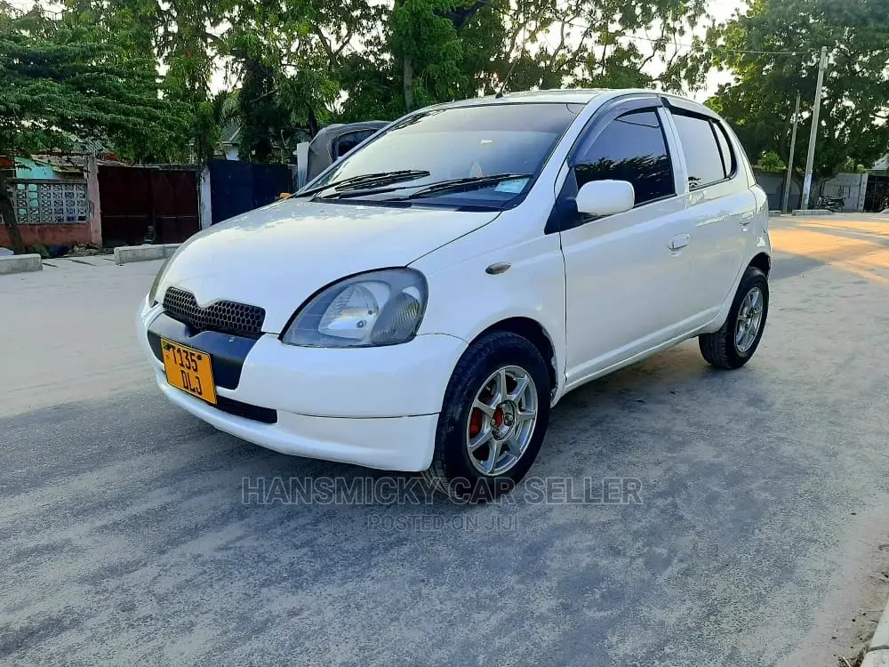 Toyota Vitz 2001 White