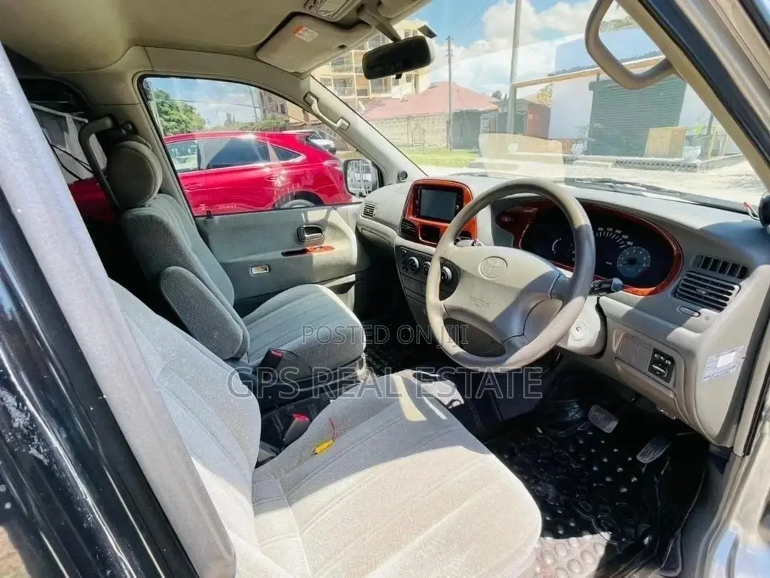 Toyota Noah 2003 Silver