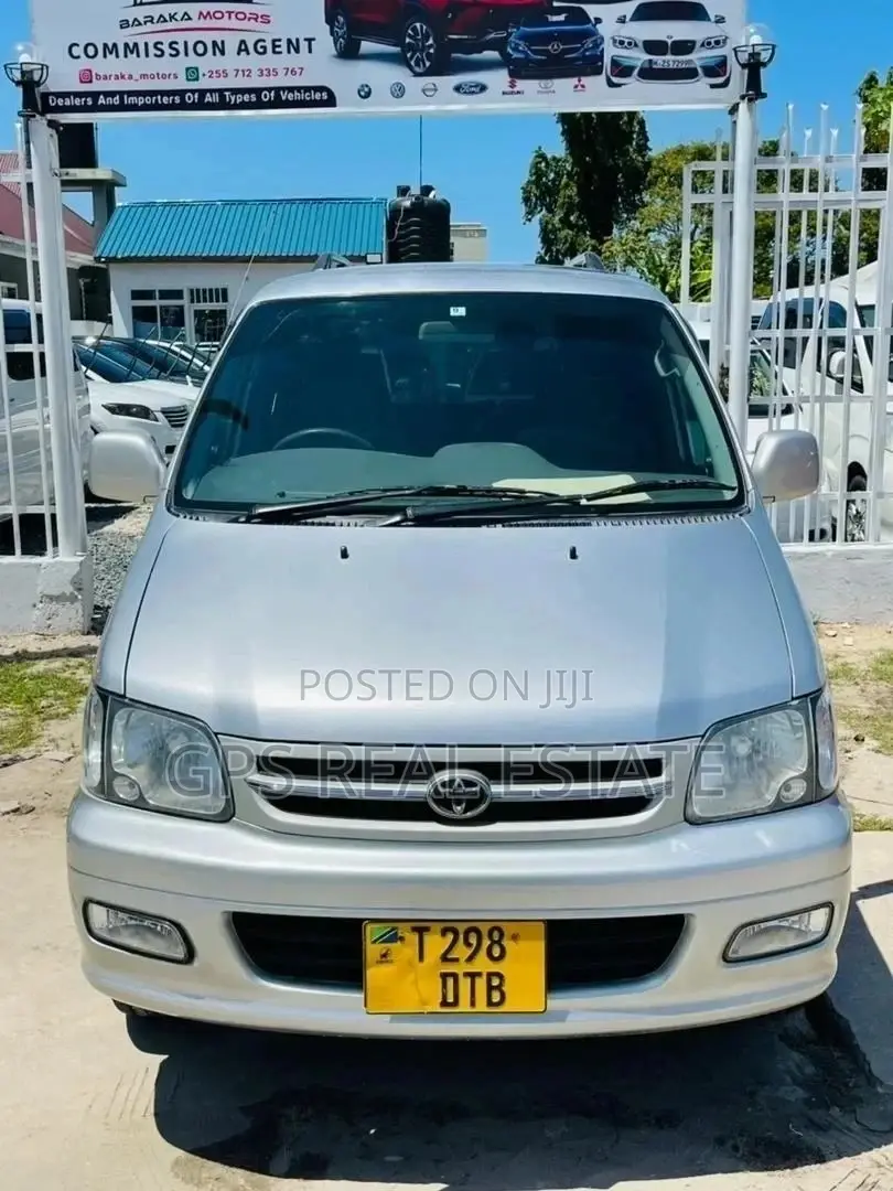 Toyota Noah 2003 Silver