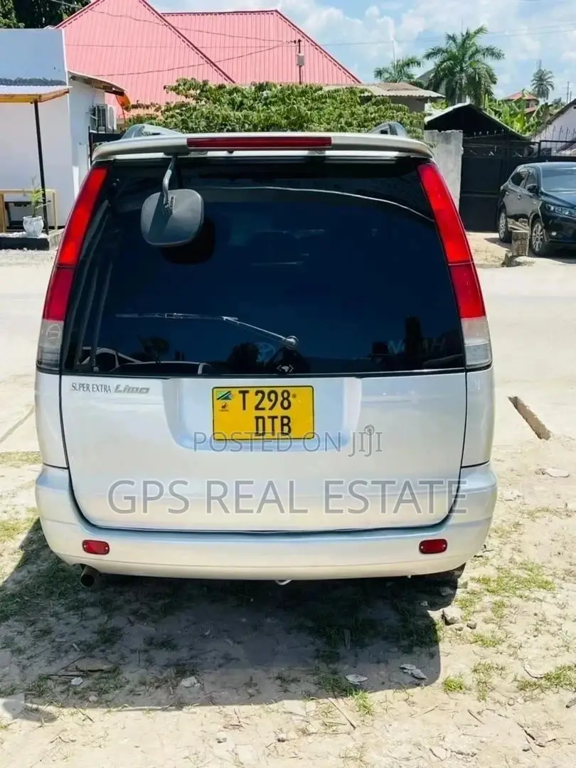 Toyota Noah 2003 Silver