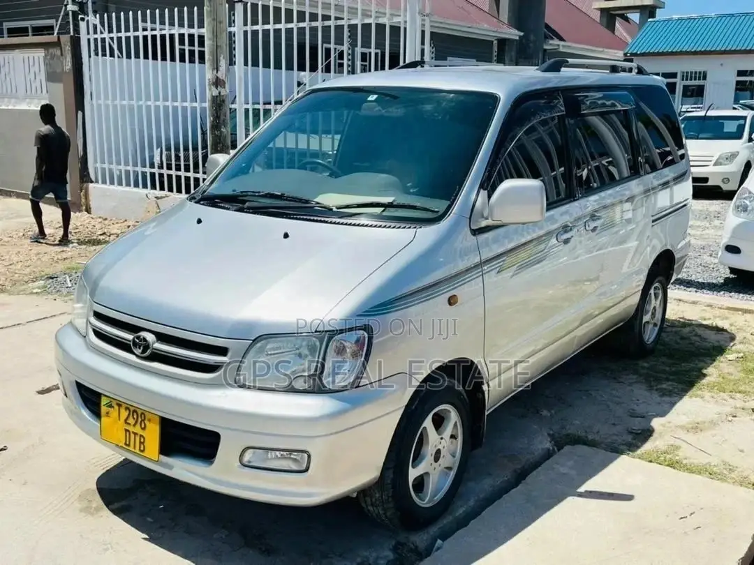 Toyota Noah 2003 Silver