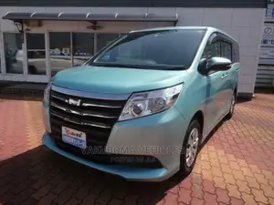 Toyota Noah 2017 Blue