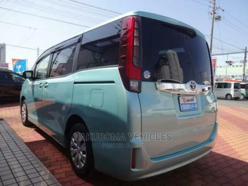 Toyota Noah 2017 Blue