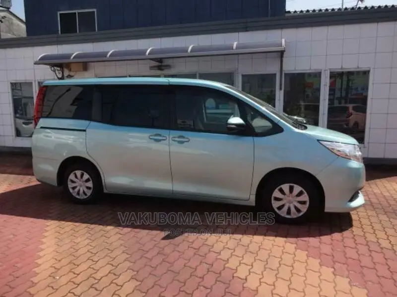 Toyota Noah 2017 Blue