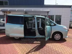 Toyota Noah 2017 Blue