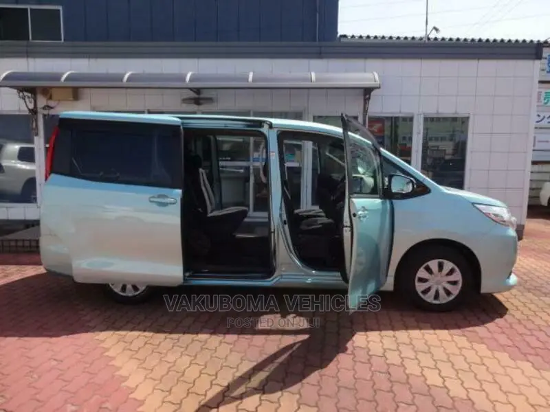 Toyota Noah 2017 Blue