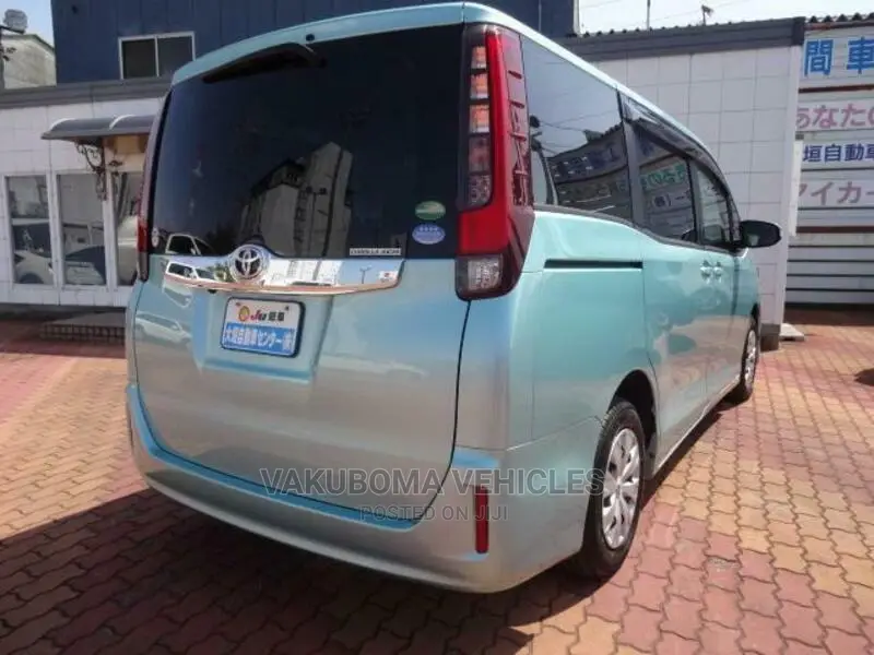 Toyota Noah 2017 Blue