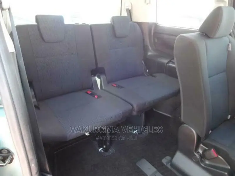 Toyota Noah 2017 Blue