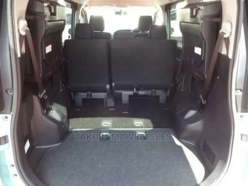 Toyota Noah 2017 Blue