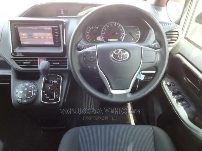 Toyota Noah 2017 Blue
