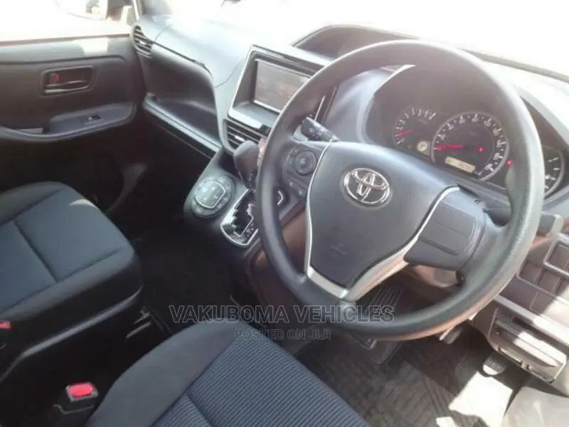 Toyota Noah 2017 Blue