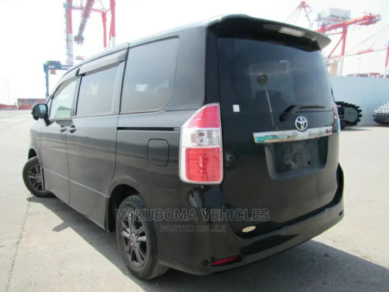 Toyota Noah 2007 Black