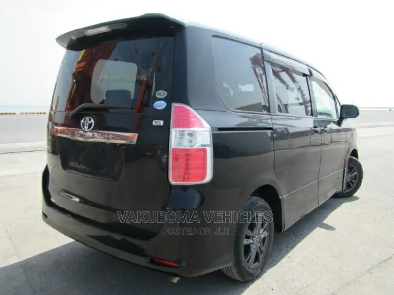 Toyota Noah 2007 Black