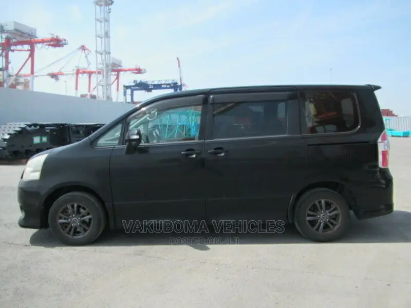 Toyota Noah 2007 Black