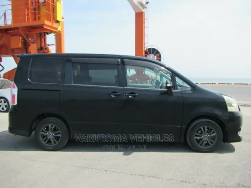 Toyota Noah 2007 Black