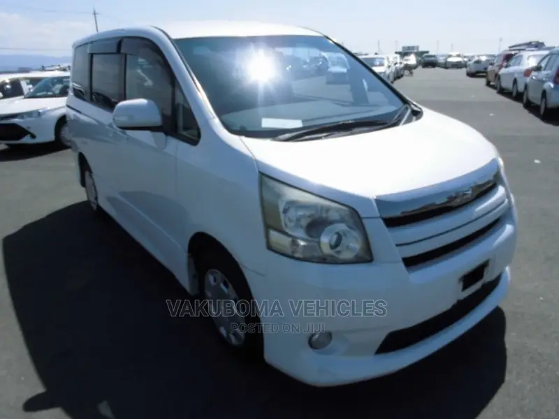 Toyota Noah 2007 Pearl