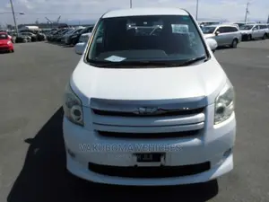 Toyota Noah 2007 Pearl