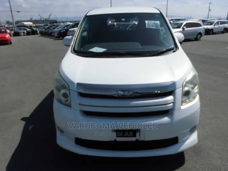 Toyota Noah 2007 Pearl