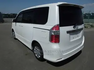 Toyota Noah 2007 Pearl