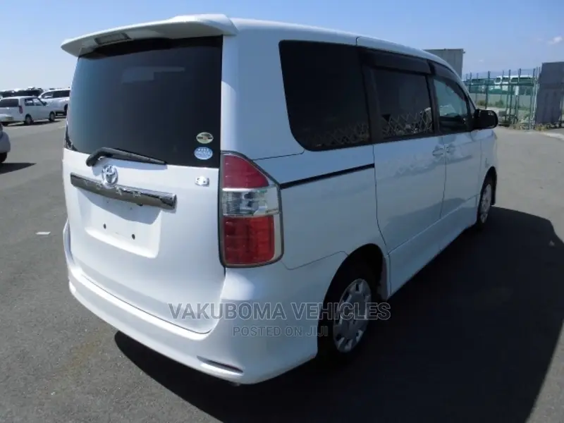 Toyota Noah 2007 Pearl