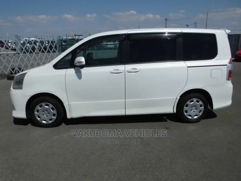 Toyota Noah 2007 Pearl