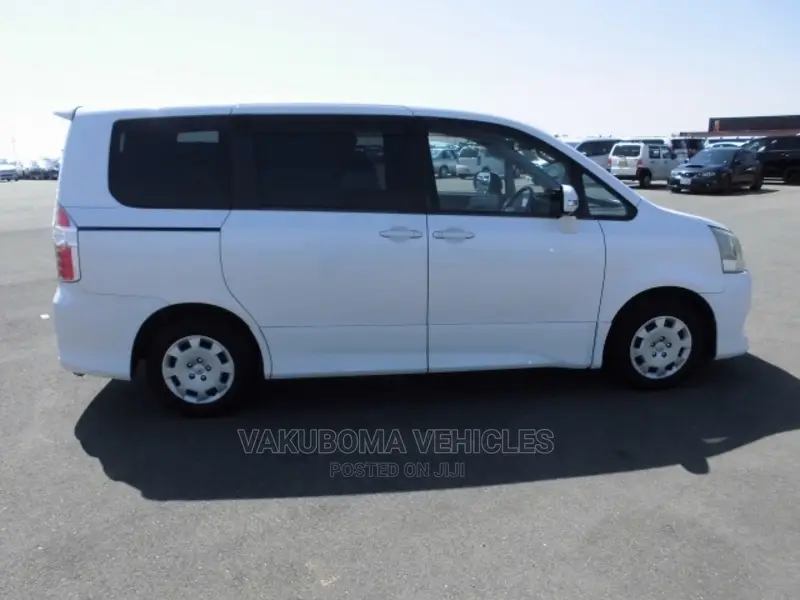 Toyota Noah 2007 Pearl