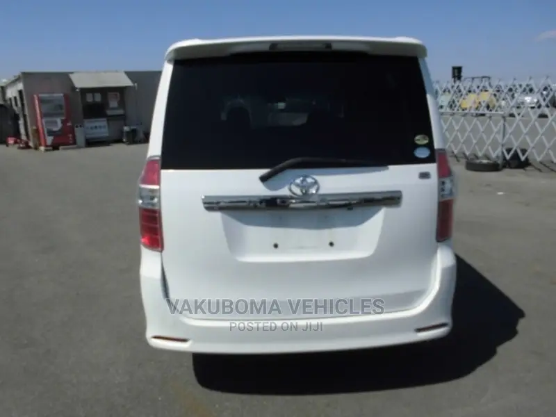Toyota Noah 2007 Pearl