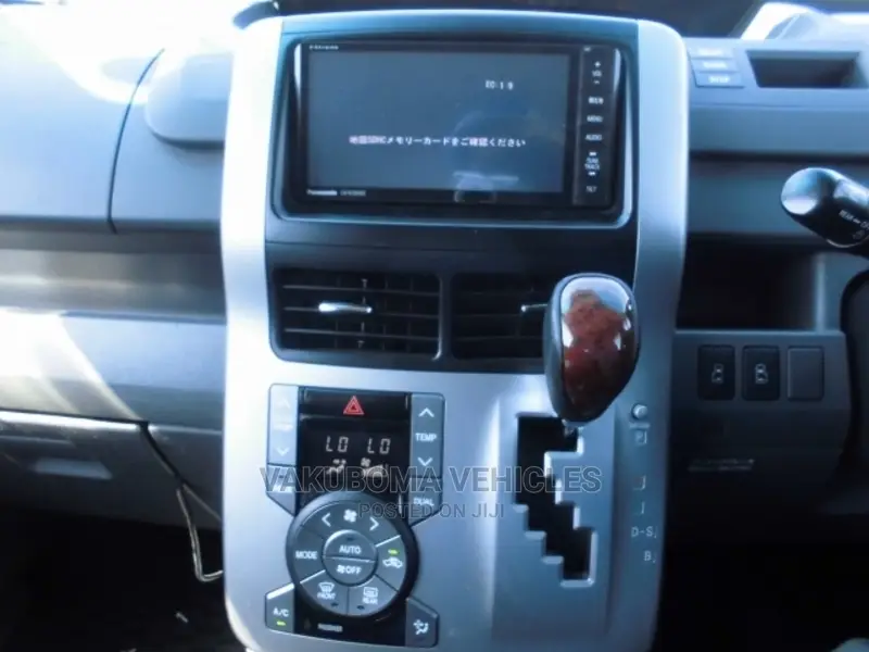 Toyota Noah 2007 Pearl