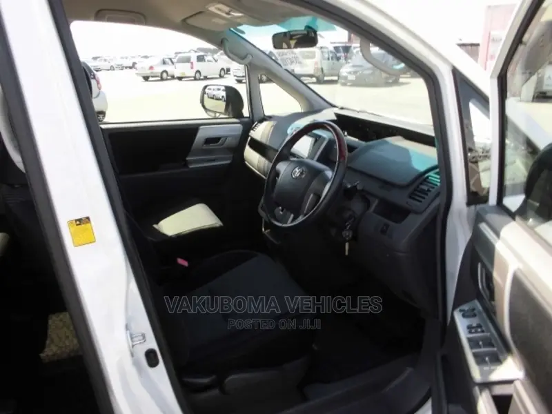 Toyota Noah 2007 Pearl
