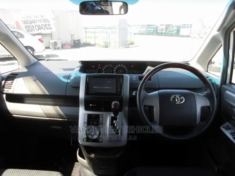 Toyota Noah 2007 Pearl