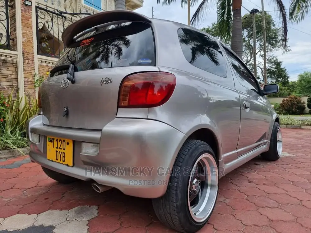 Toyota Vitz 2002 Gray
