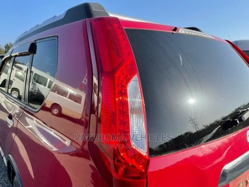 Nissan X-Trail 2012 Red