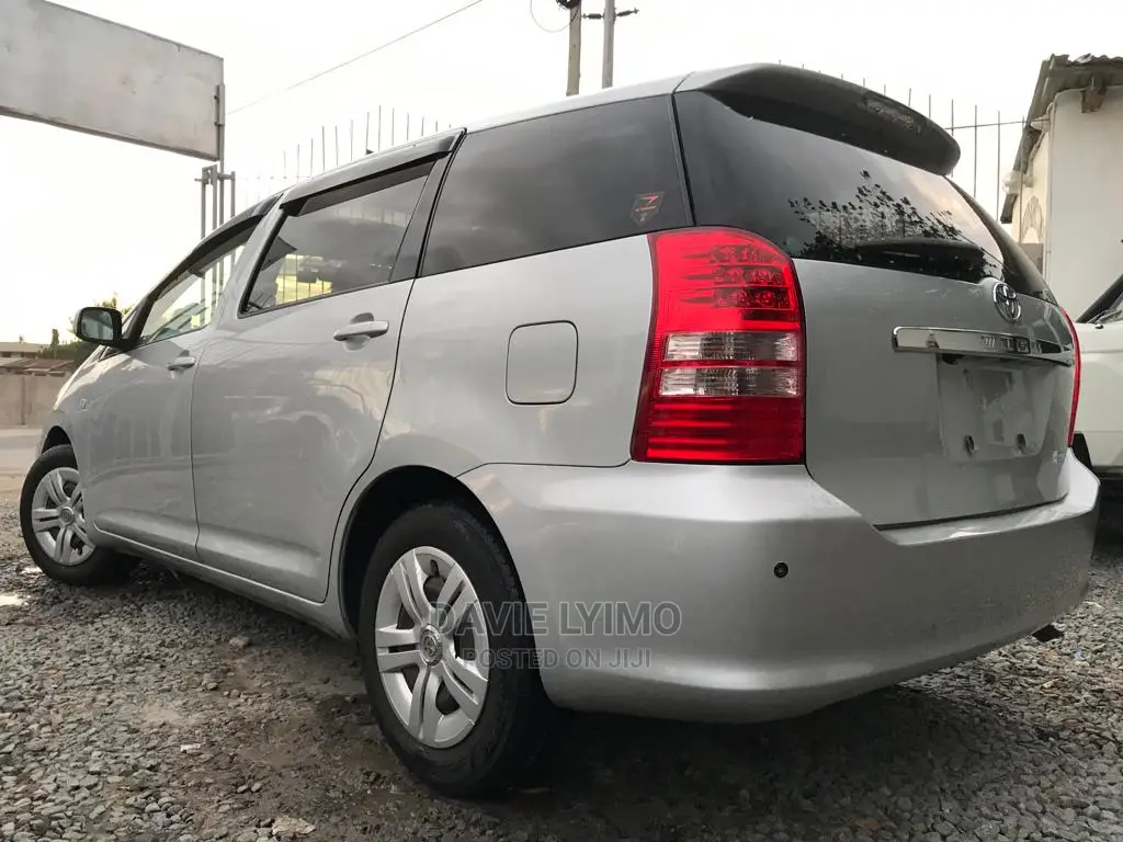 Toyota Wish 2004 Silver
