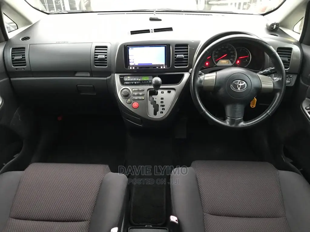 Toyota Wish 2004 Silver