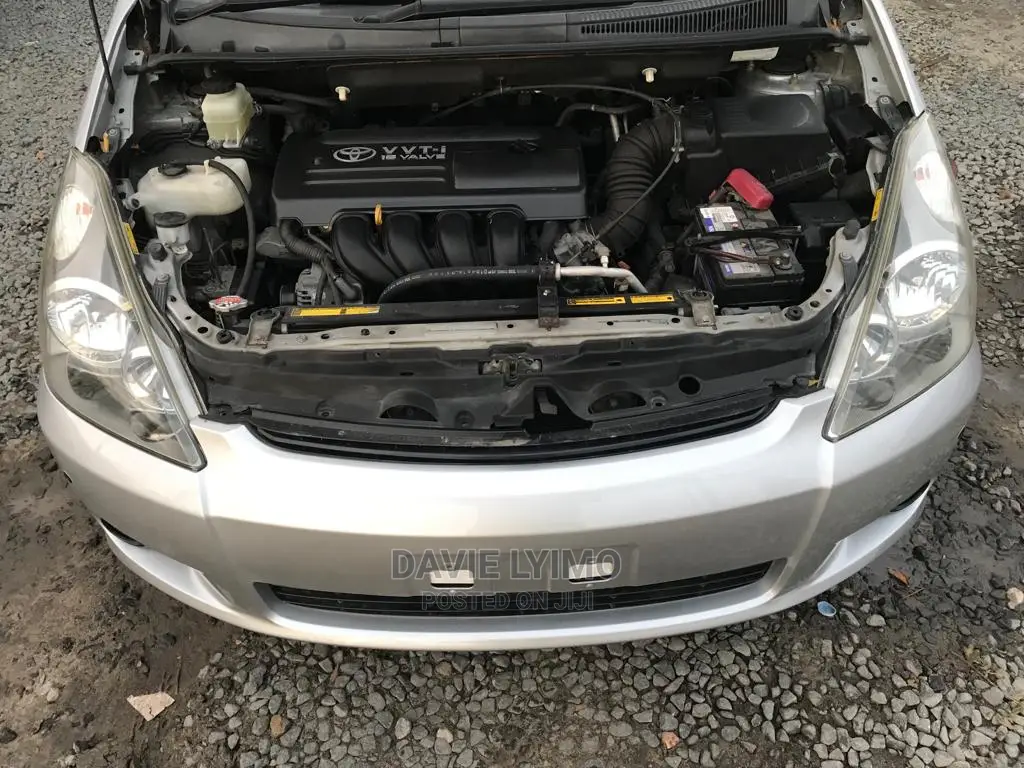 Toyota Wish 2004 Silver