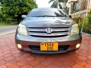 Toyota IST 2005 Gray