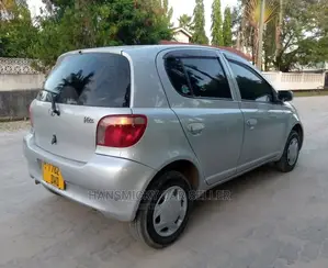 Toyota Vitz 2002 Silver