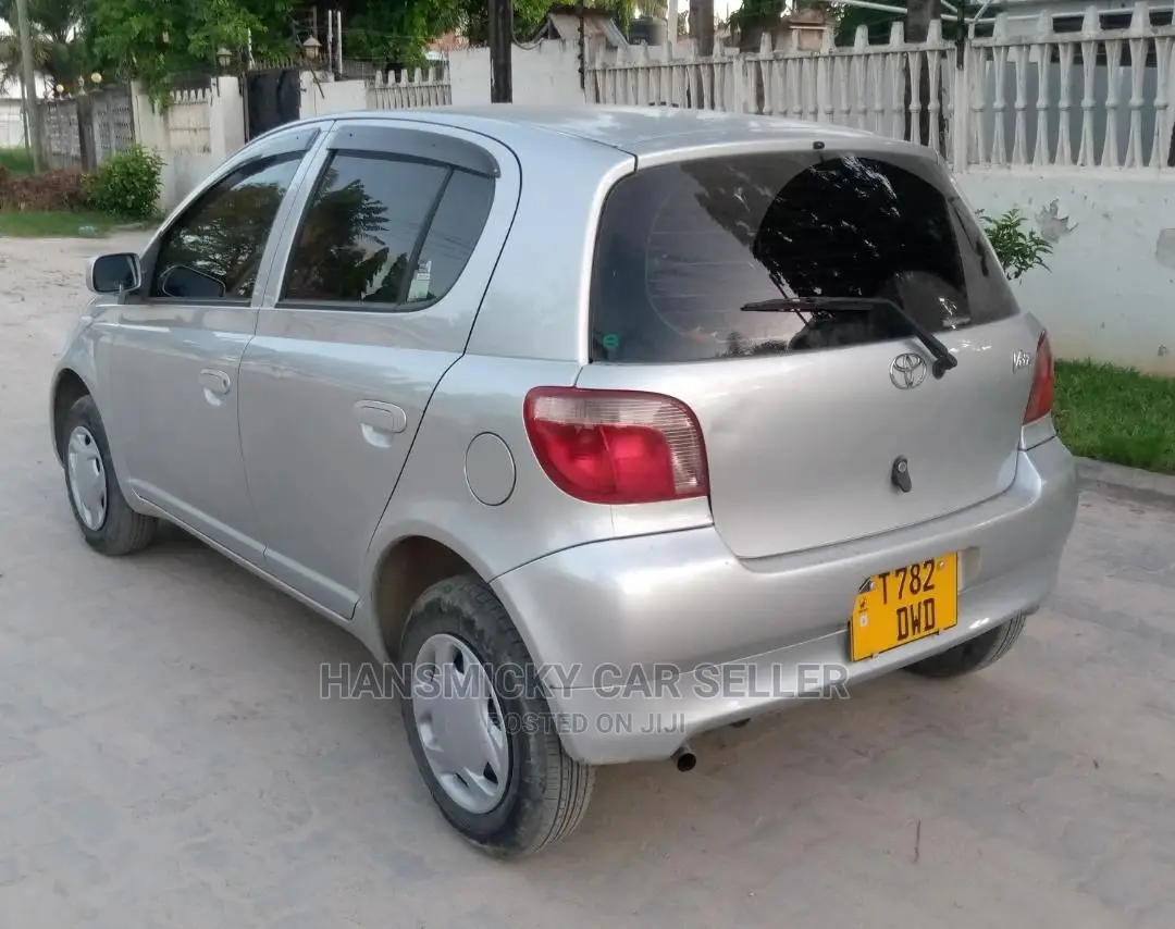 Toyota Vitz 2002 Silver
