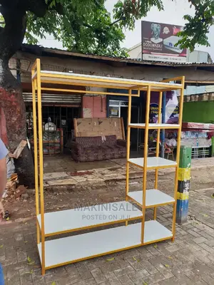Kabati Zuri Sana La Nguo Chuma Na Mbao