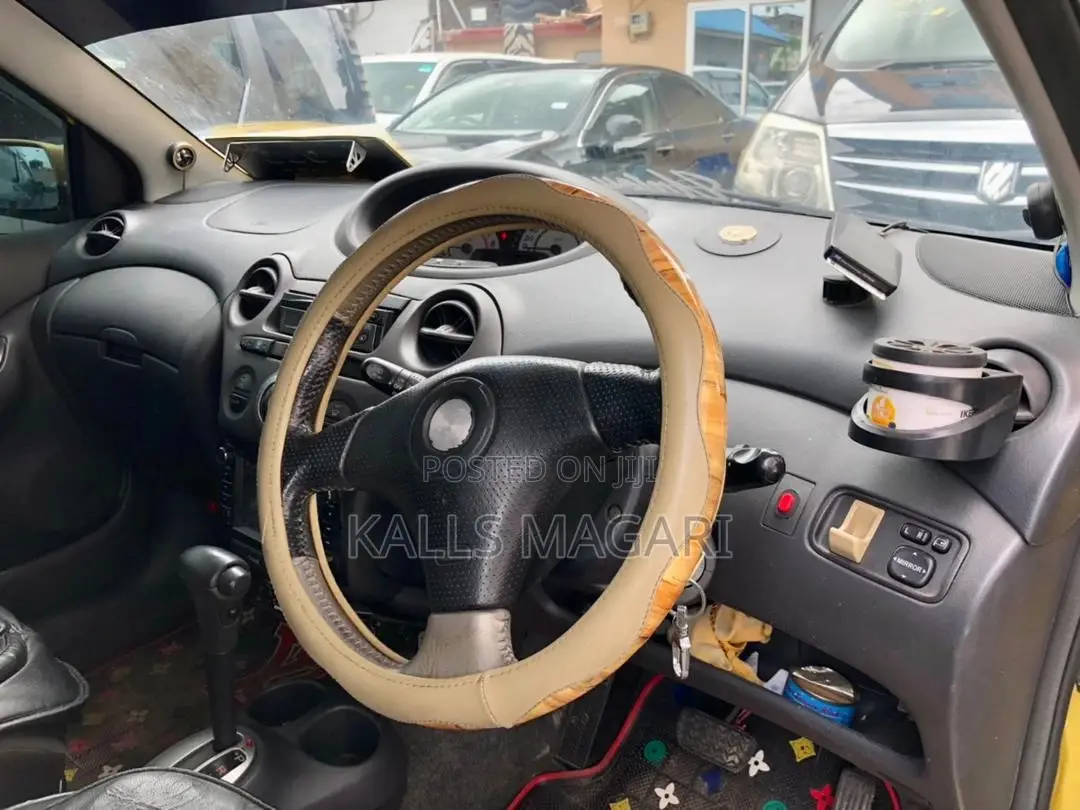 Toyota Vitz 2001 Gold