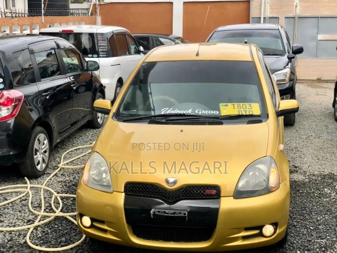 Toyota Vitz 2001 Gold