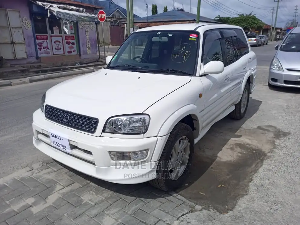Toyota RAV4 1999 White